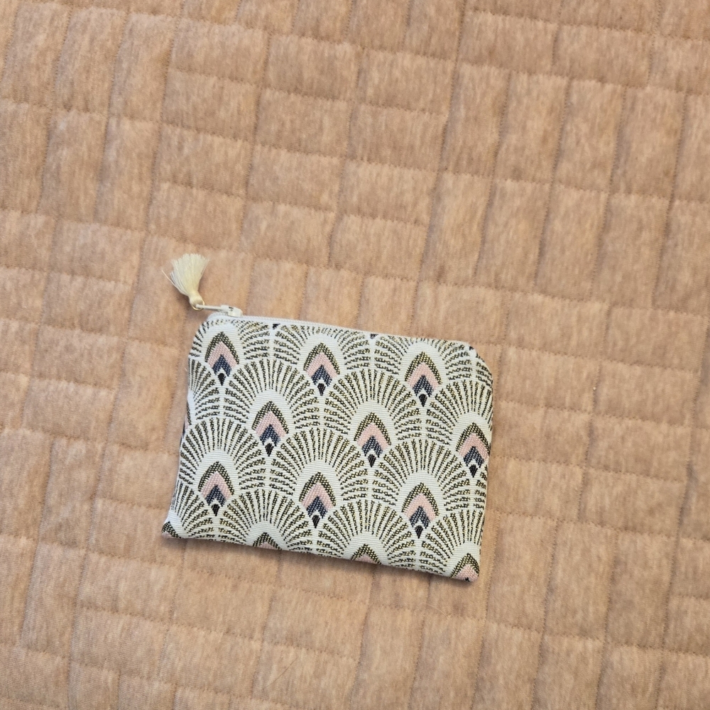 Embroidered coin purse